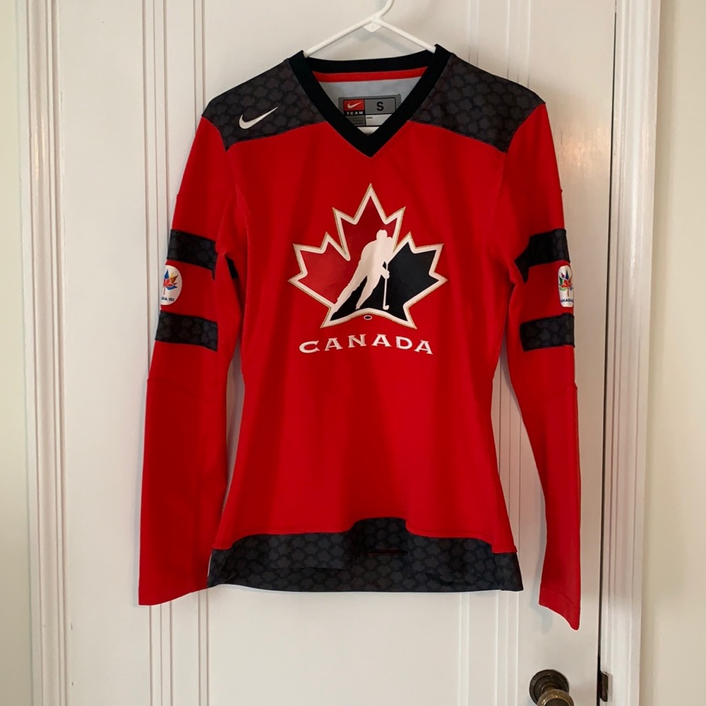 Women’s S Nike Team Canada Jersey